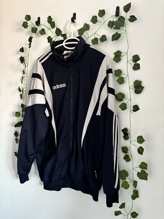 Addidas аке синьо.