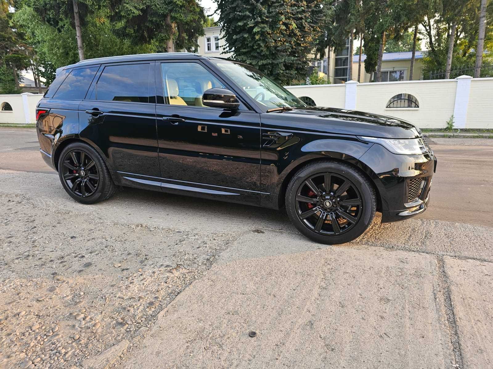 Range Rover Sport 3.0 Diesel Turbo 306 cp HSE  BLACK EDITION.