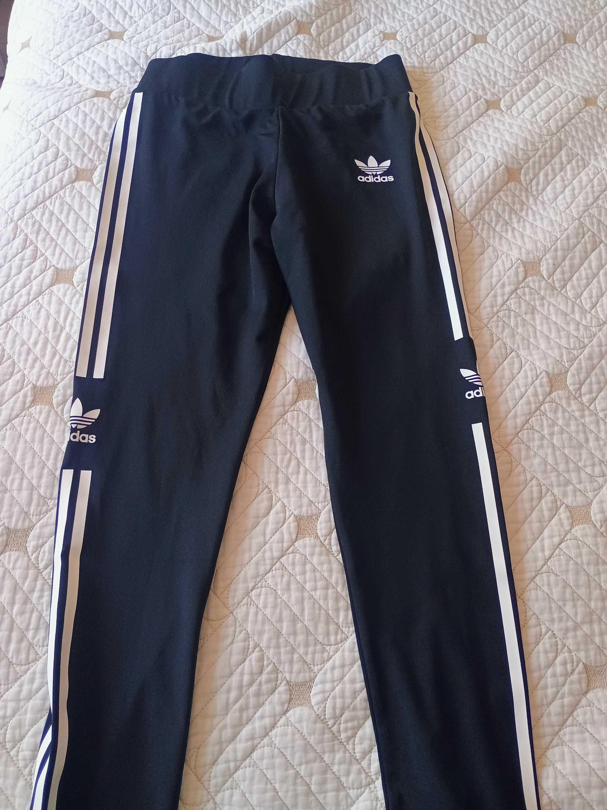 Дамски спортен екип на Adidas
