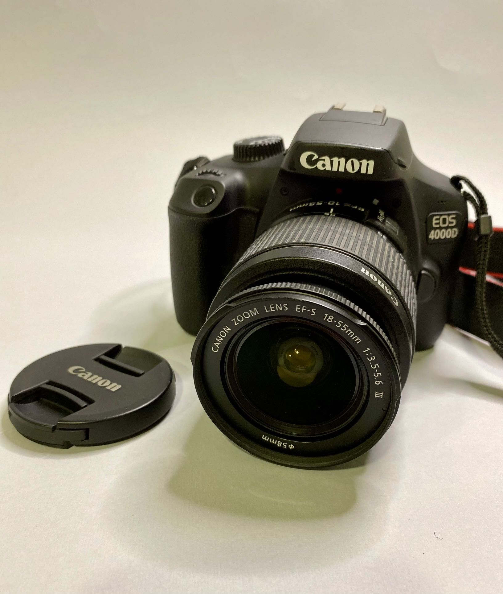 Фотоапарат Canon EOS 4000D + обектив Canon 18-55mm F/3.5-5.6 DC III