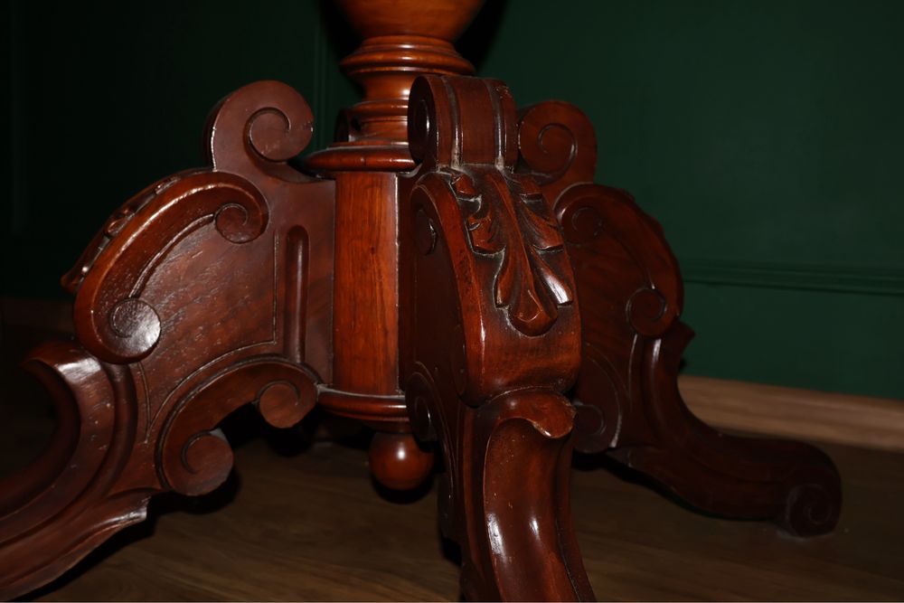 Masă vintage din lemn masiv