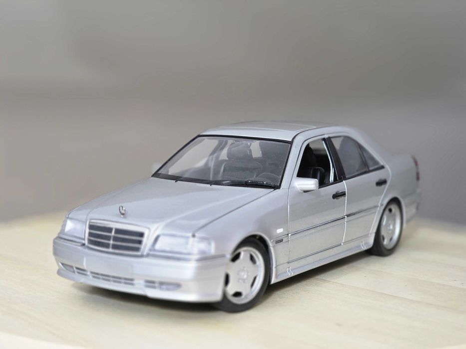 Macheta Auto 1/18 UT Models Mercedes Benz C Class C63 AMG 1977