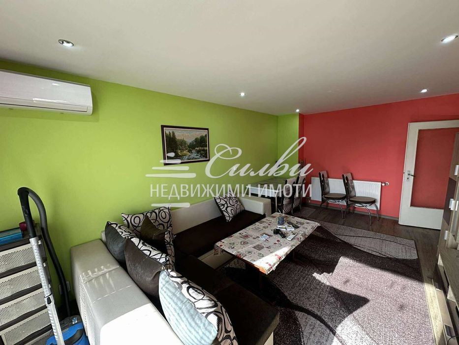 Двустаен апартамент - кв.Тракия