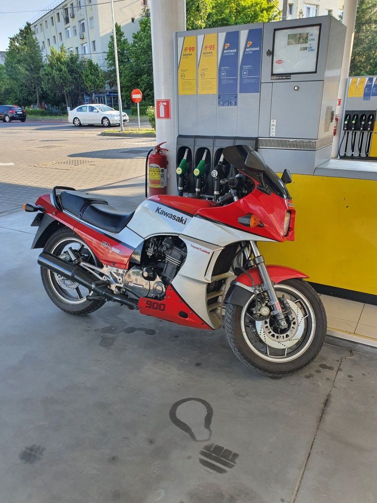 Kawasaki GPZ900R 1985 KM putini modelul din TopGun