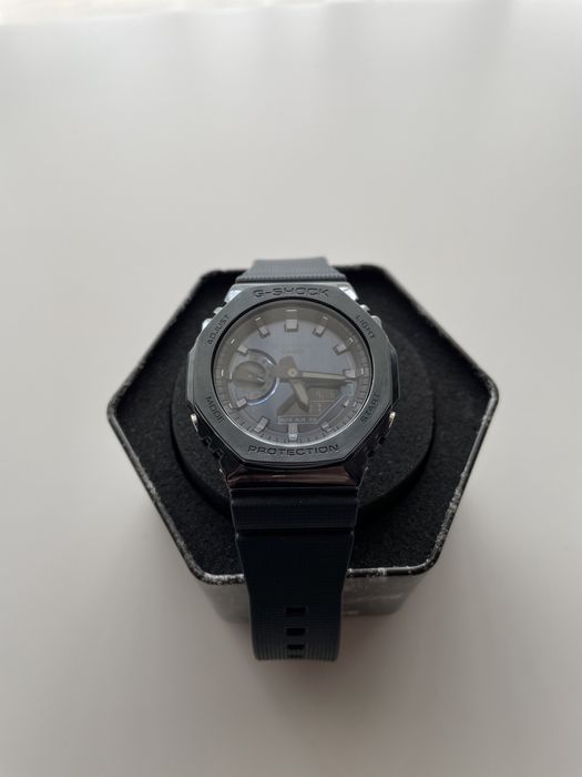 Продавам часовник Casio GM-2100N-2A в гаранция