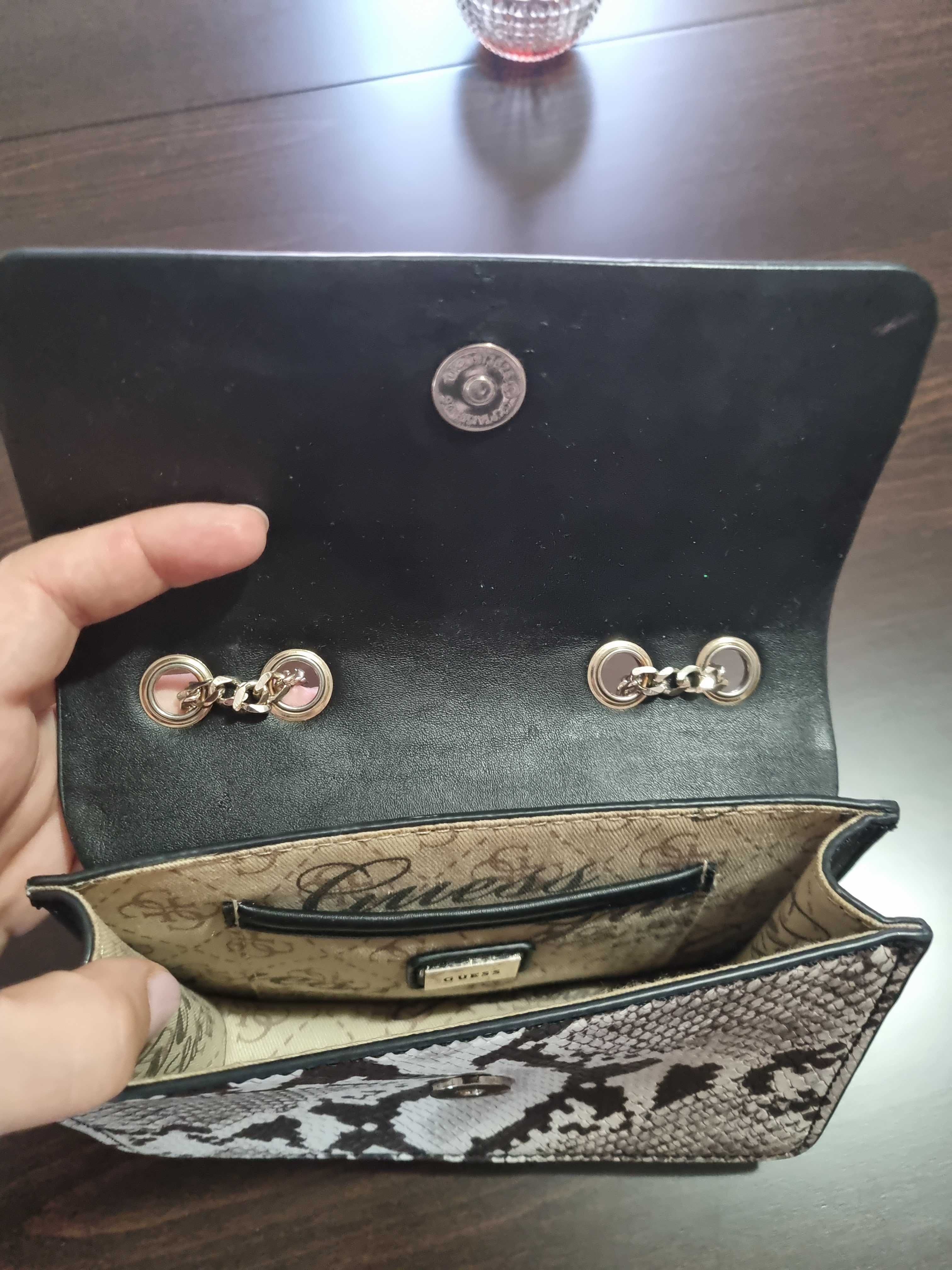 Дамска чанта Guess