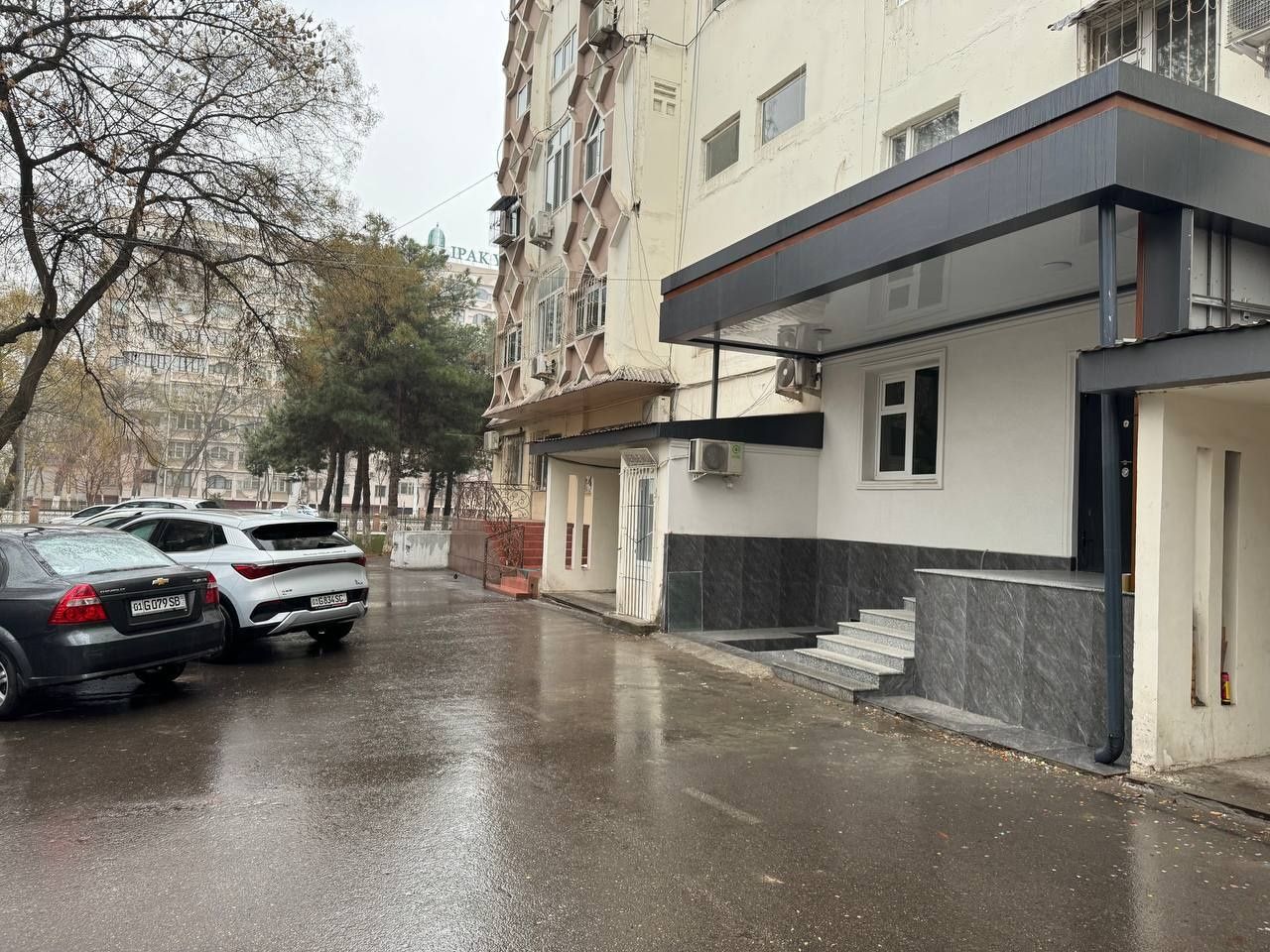 Продаётся нежилое помещение в м. Ойбек 113м2