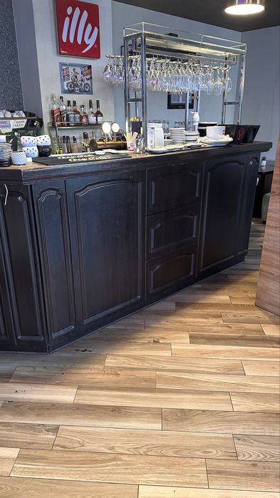 Scaune si bar de vanzare