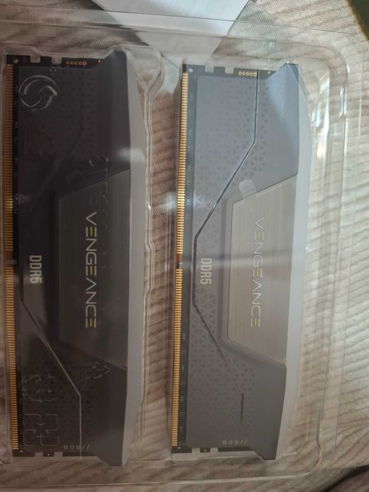 Kit 2x32 GB RAM cl30 6000mhz corsair vengeance