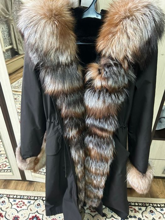 Продам парку!!! Новая