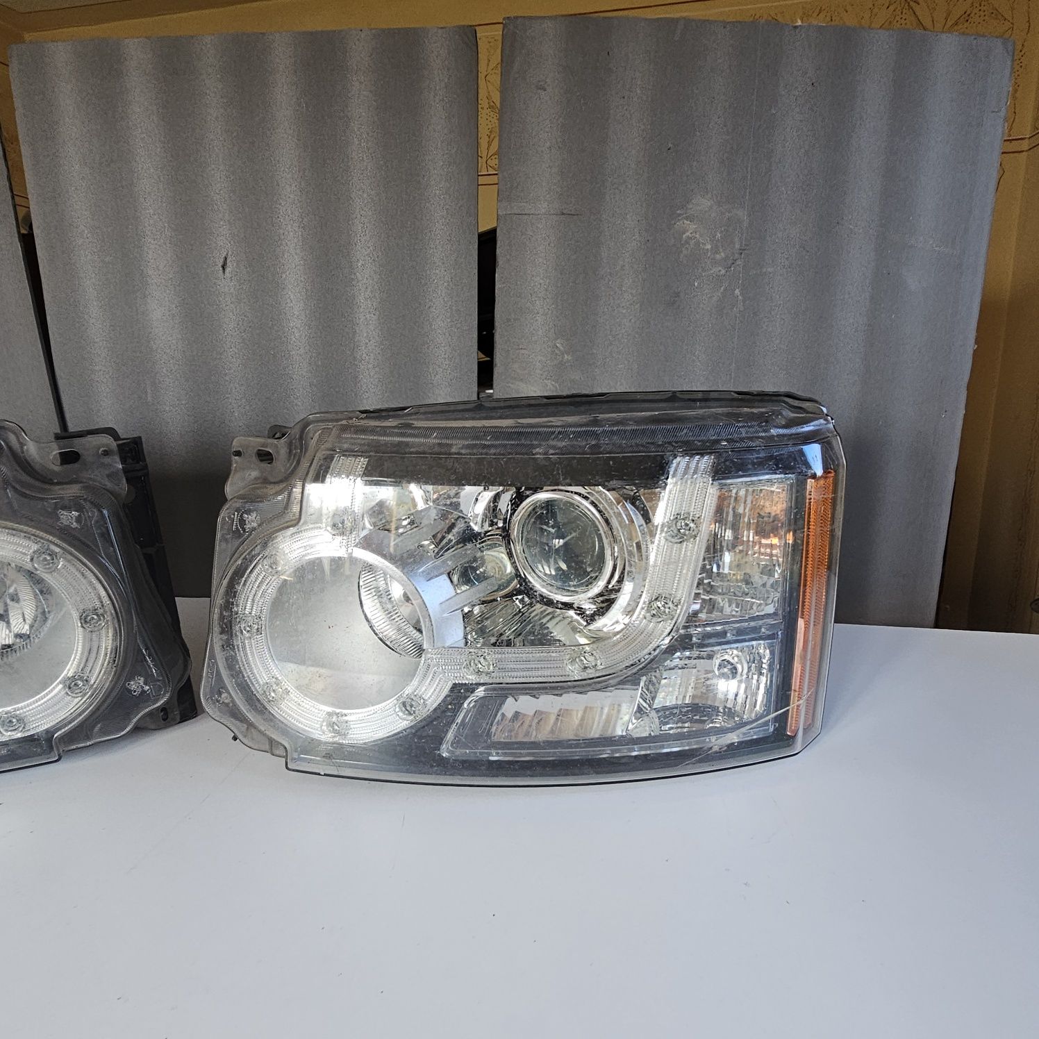 Фарове за  LAND ROVER DISCOVERY 4
AH22-13W026-BB