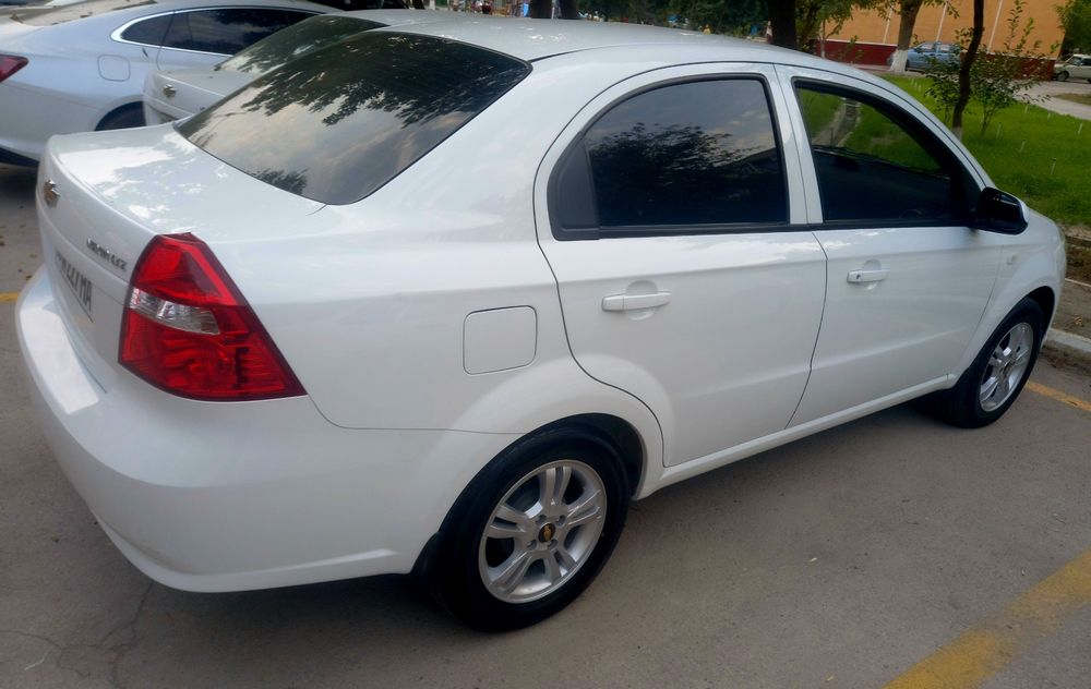 Автомобиль нексия3