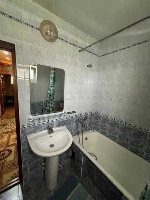 СРОЧНО !! Продается квартира в Яшнабаде 2/1/4 ( 58 кв/м ) Тузел 1