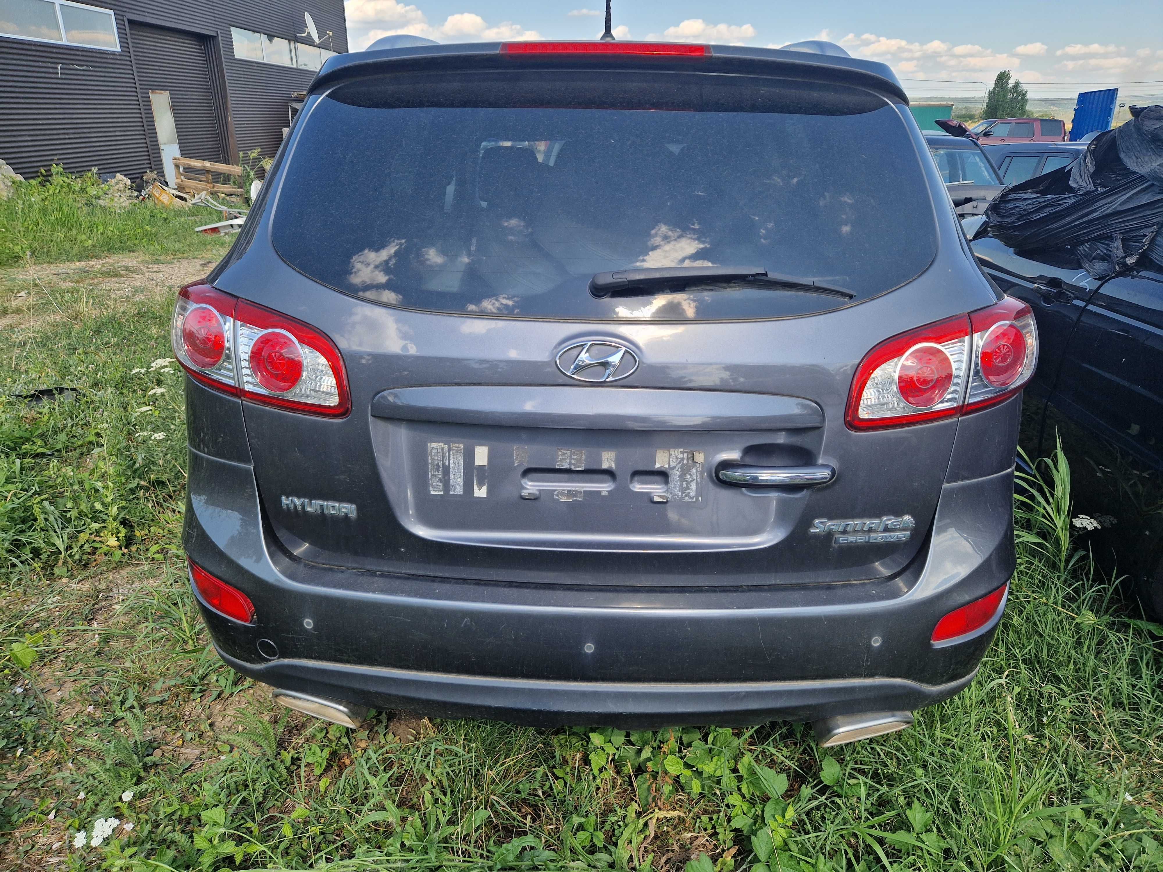 Dezmembrez Hyundai Santa Fe 2011