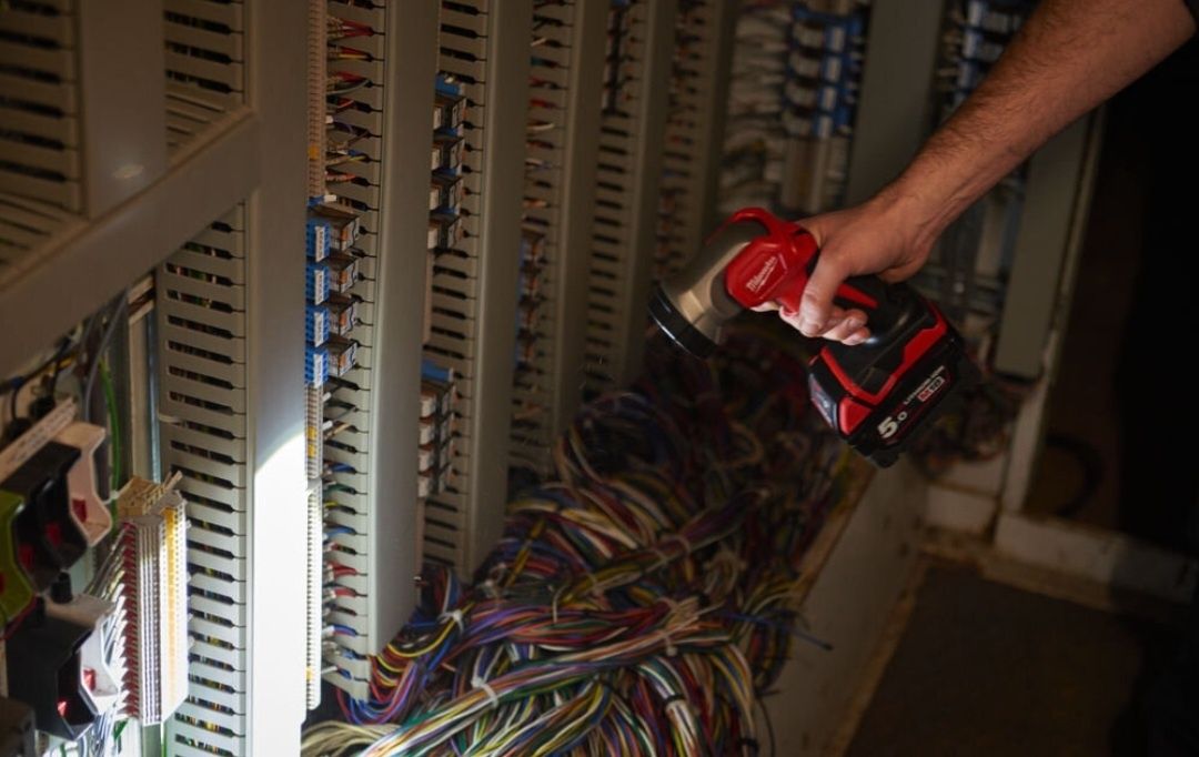 Акумулаторен LED Фенер Milwaukee M18TLED-0
