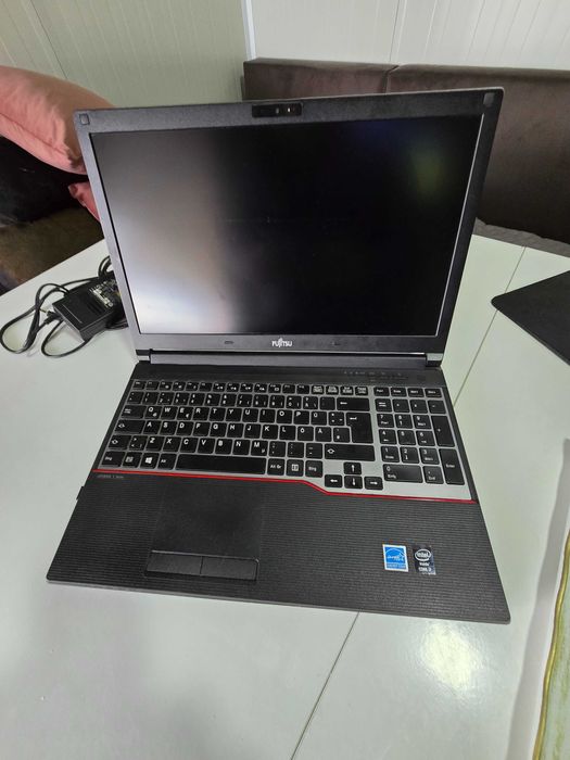 FUJITSU Lifebook Е554