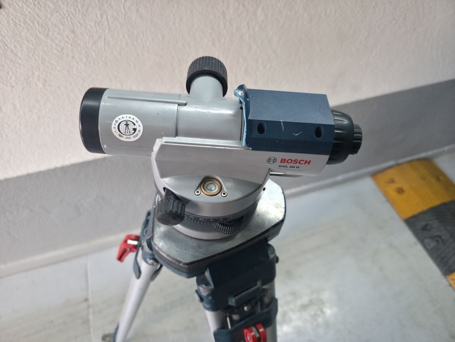 Оптичен нивелир Bosch GOL 20 D и статив BT 160