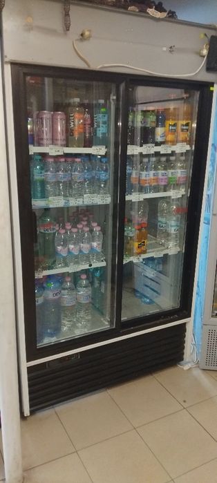 Продавам хладилна витрина