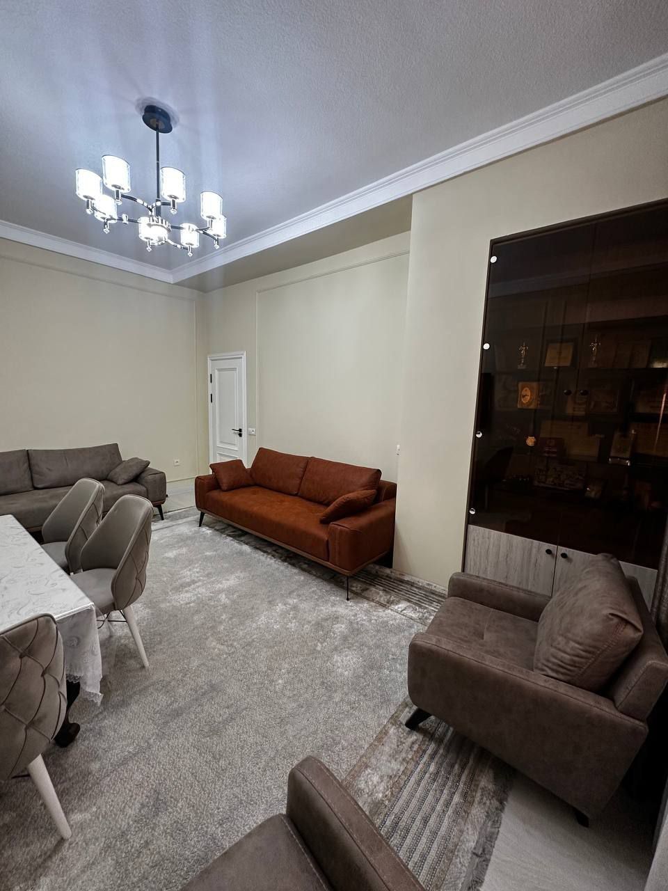 Sotiladi Квартира Центр Шота Руставели 3//2//5 98м2 Высокопотолочная