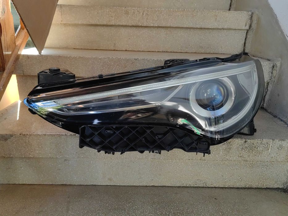 Фар Alfa Romeo Stelvio Bi-Xenon LED ляв Фар Stelvio Оригинален