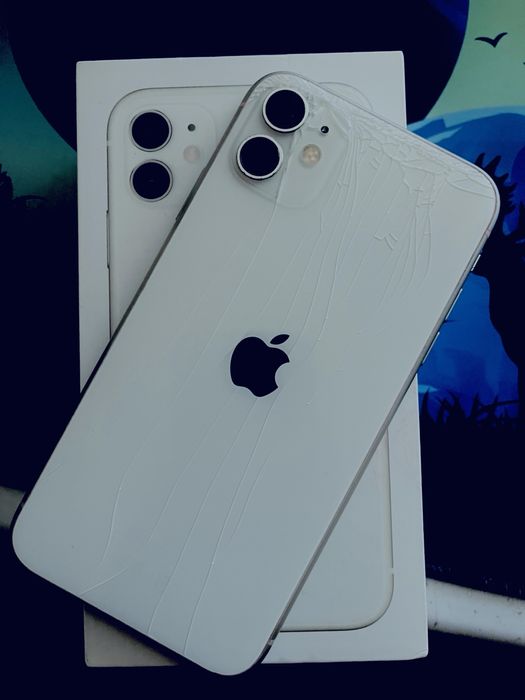 б/у Apple iPhone 11 256 Гб ( Рабочая камера, разбита задняя панель)