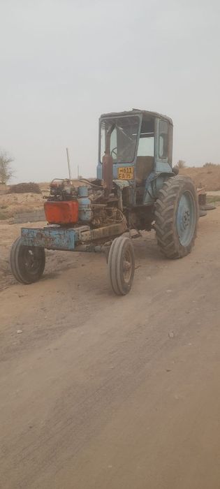 T28 traktor sotiladi