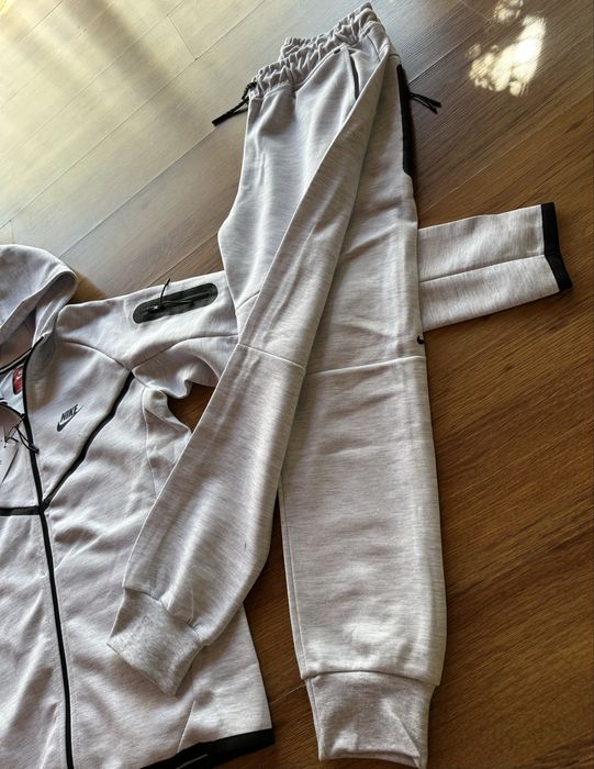 Детски,памучен екип Nike в сиво,с активен,заден джоб на долнището
