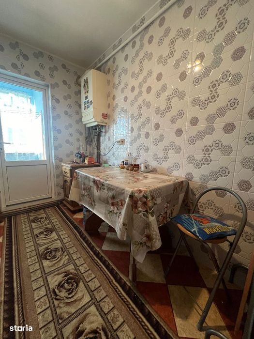 Apartament cu 2 camere, localizat în zona de sus a oraşului.