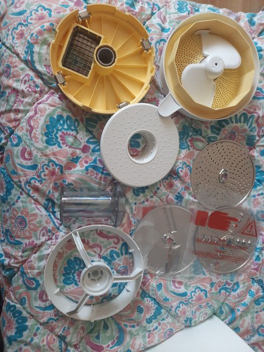 Vând robot de bucătărie bosch