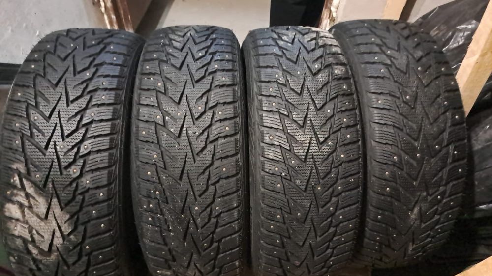 Продам колеса зимние шипованные колеса 235/55/19