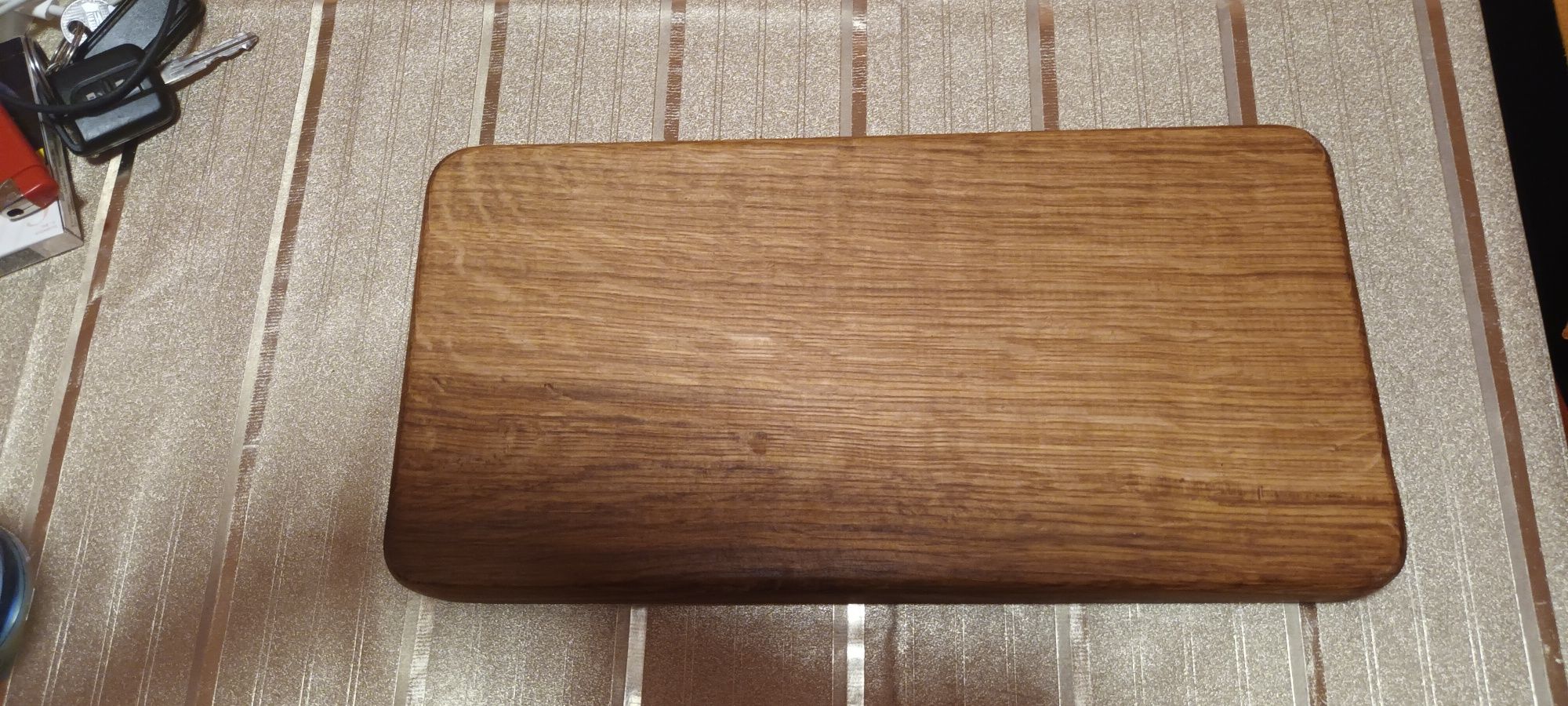 Кухненска дъбова дъска за рязане. Размер  34×17×2,5 см.Цена-15 лв.