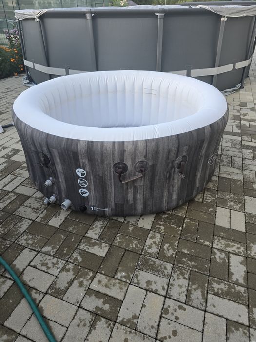 Vand jacuzzi gonflabil