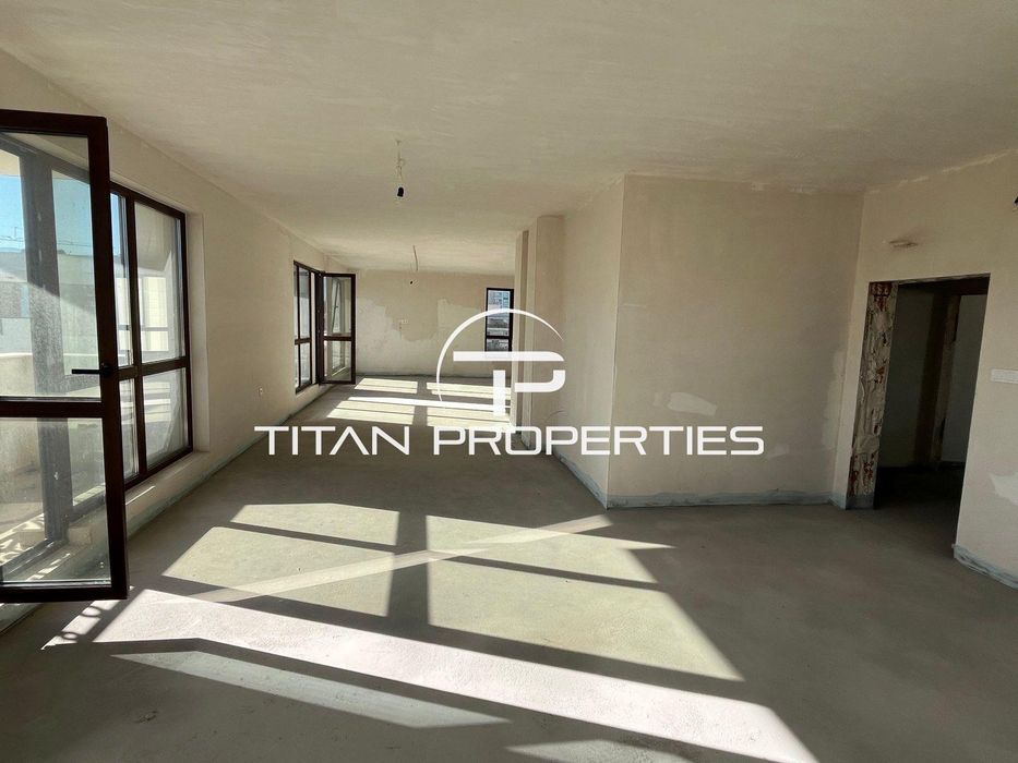 Продава се Четиристаен апартамент в Пловдив, Христо Смирненски - 219 кв.м за 1521 €/кв.м - Снимка #1