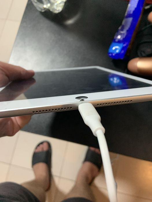 Ipad gen 5 A1822 2017 URGENT!!