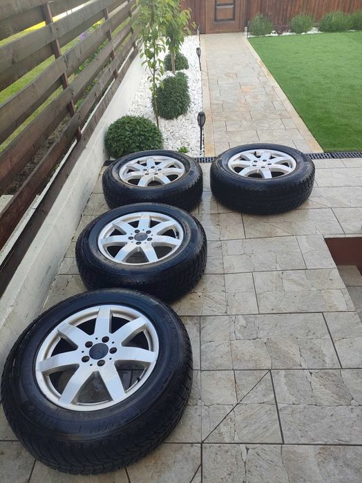 Set 4 jante Mercedes echipate cu cauciucuri aproape noi