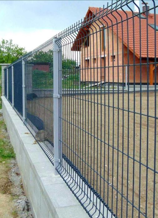 Executam garduri si porti