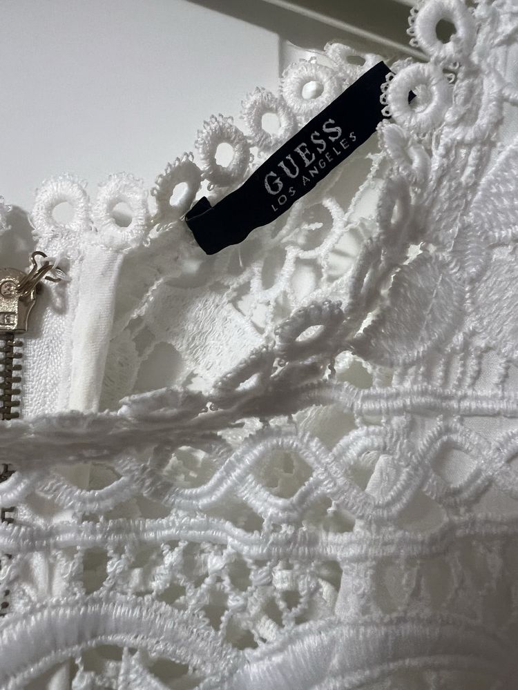 Красива бяла рокля Guess M/L р-р