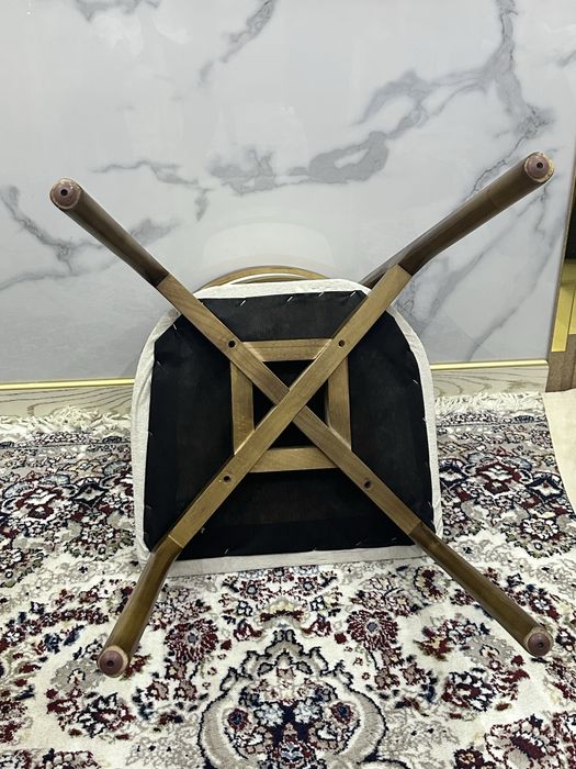 Стул из ореха новые