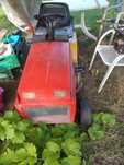 Tractor de tuns iarba