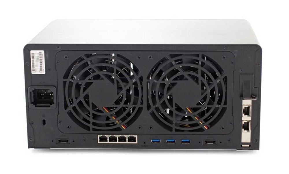 NAS Synology DS1819+. 32GB RAM. Cutie completa.