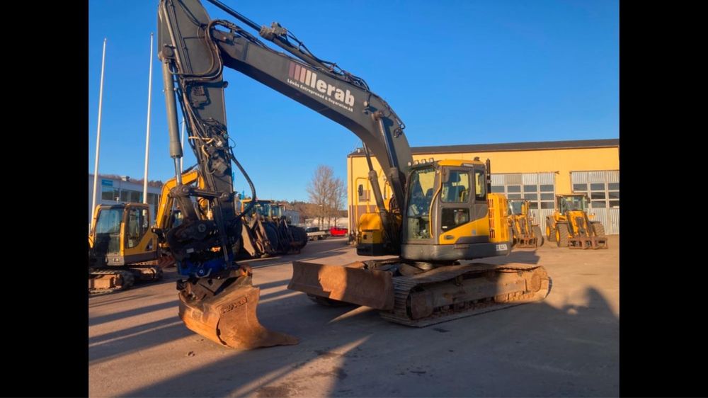 Excvator volvo ecr 235 cu sistem gps si rototilt