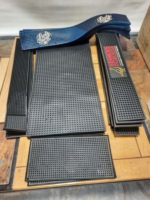 Продам коврики резиновые для бара.