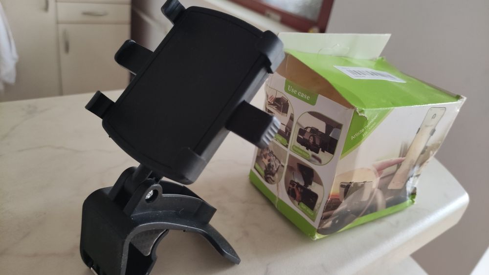 Продавам Държач за телефон за кола