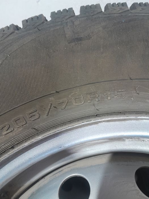 Продам колеса зимние в сборе проездили зиму на ниву шевроле 70000