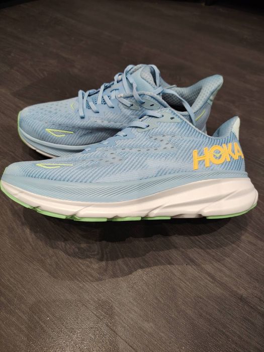 H O K A.      Обувки за бягане. Clifton 9 и  Challenger ATR 7