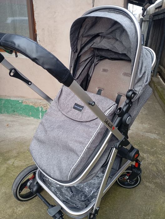 Vând cărucior aproape nou foarte puțin folosit