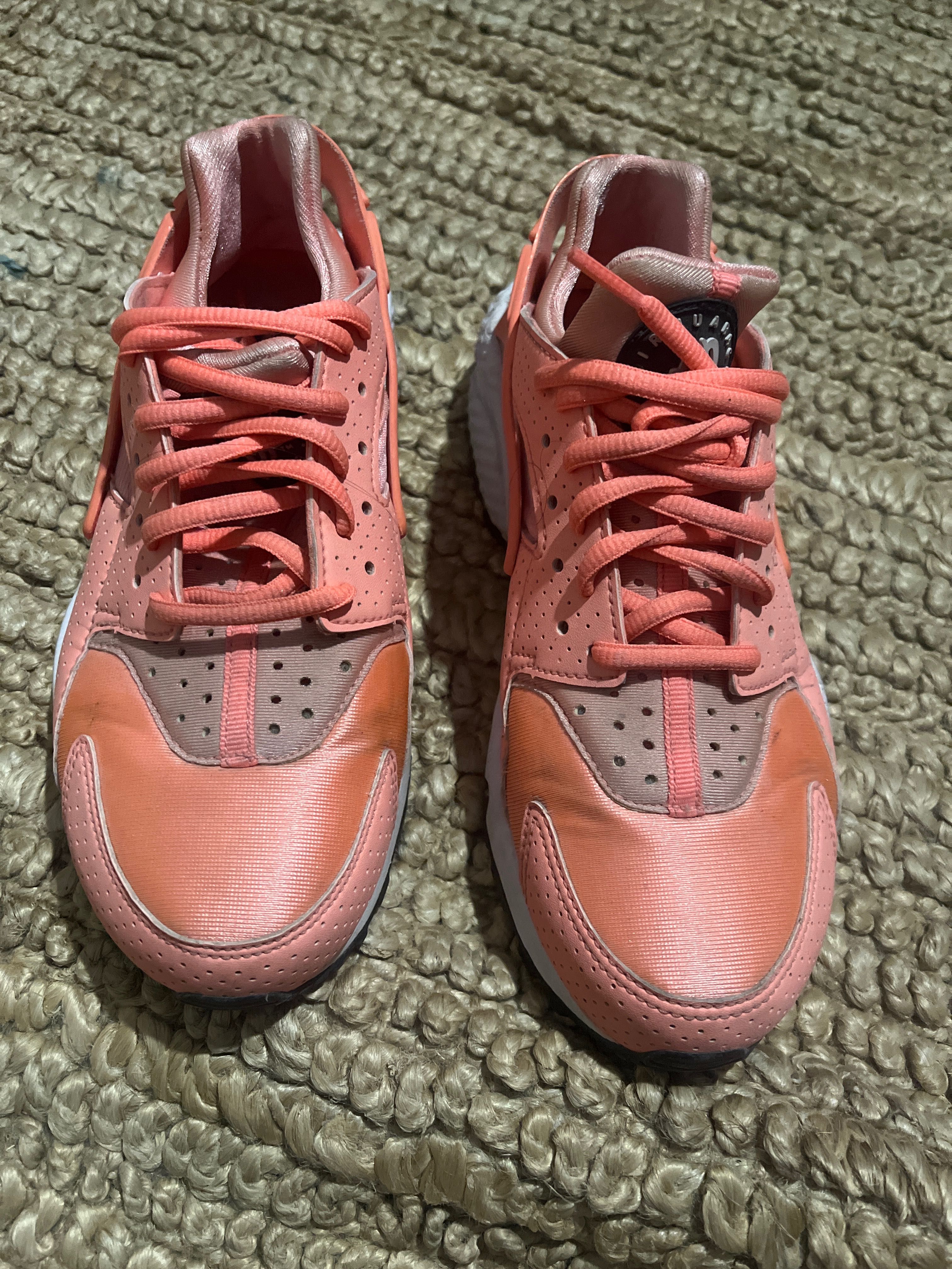 Nike huarache roz purtati
