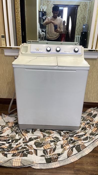 Kir moshina sotiladi