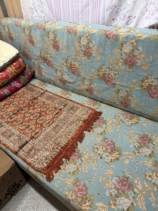 Продам диван в хорошем состояний.