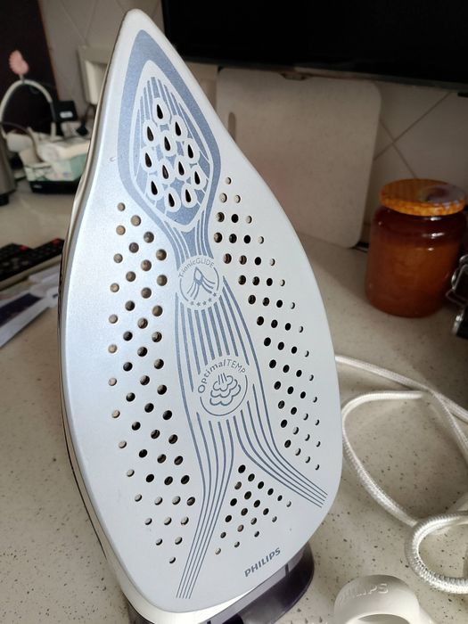 Fier de calcat cu aburi și fără setare de temperatură